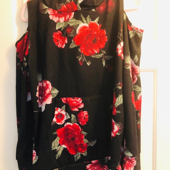 Cold shoulder hooded floral top - Picture 2 of 4